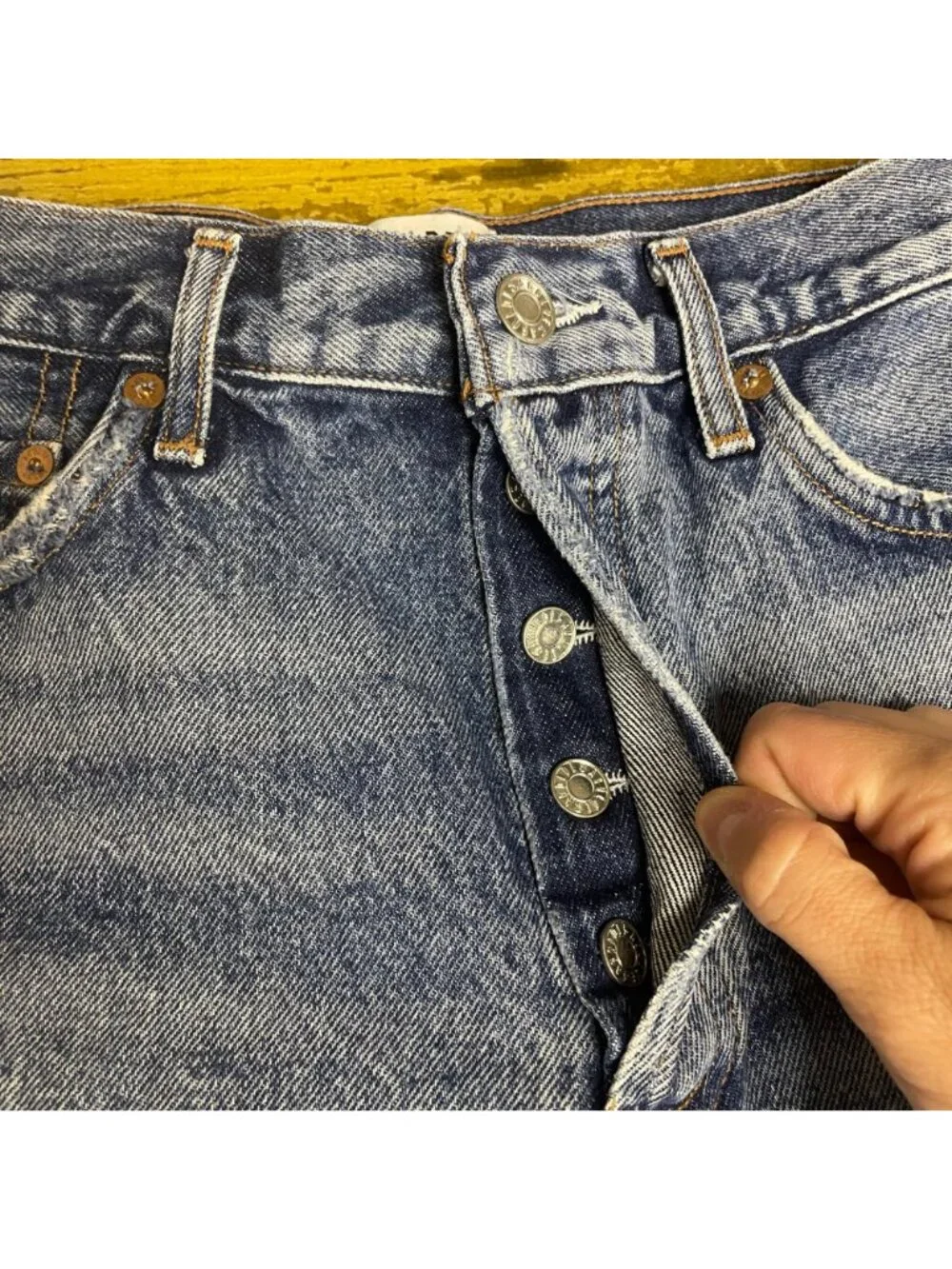 Agolde Cutoff Raw Hem Jean Denim Shorts Blue Sz 28 - Picture 4 of 6